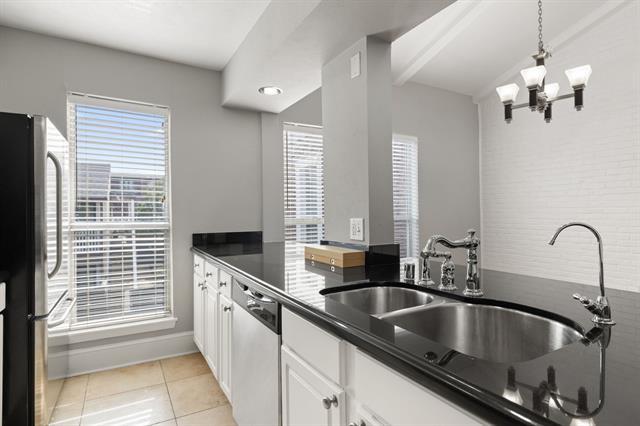 Building Photo - 5928 Sandhurst Ln