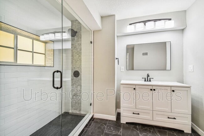 Building Photo - 440 2nd St N