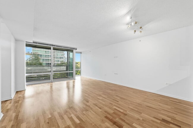 Building Photo - 9725 Woods Dr