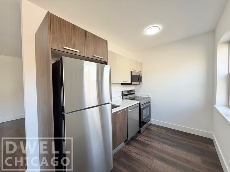 Building Photo - 5634 N Clark St