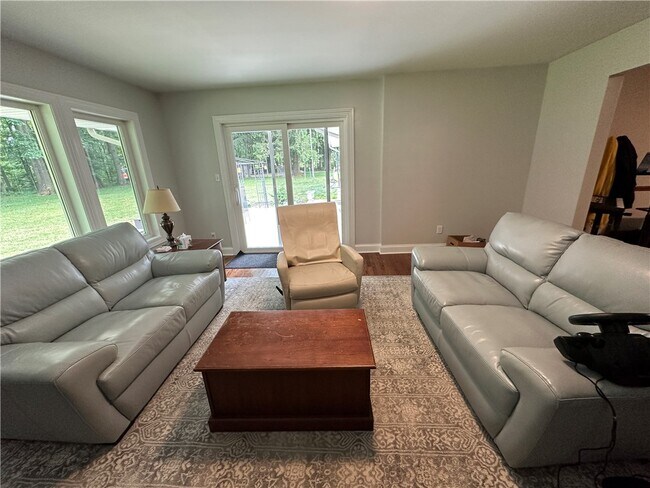 Building Photo - 6840 Haskell Dr