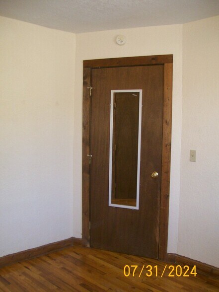 Building Photo - 528 N M St