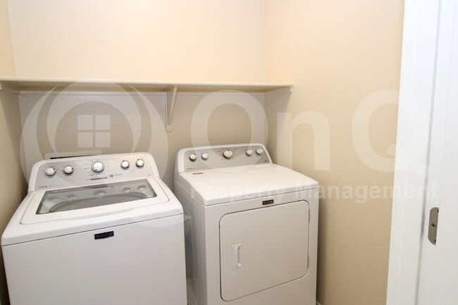 Building Photo - 3254 E Sports Dr