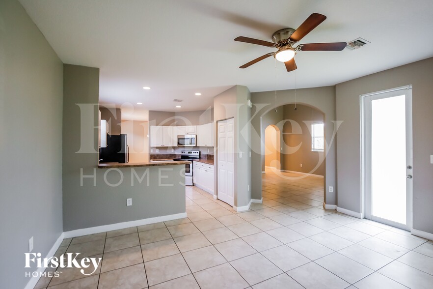 Building Photo - 300 NE 36th Avenue Rd