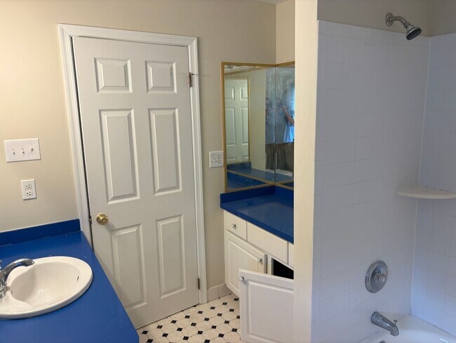 Building Photo - 3 Bed Single Family in Springfield