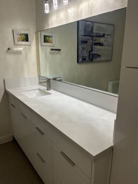 Building Photo - 425 Ena Rd