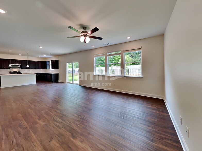 Building Photo - 839 Carnaby Ln