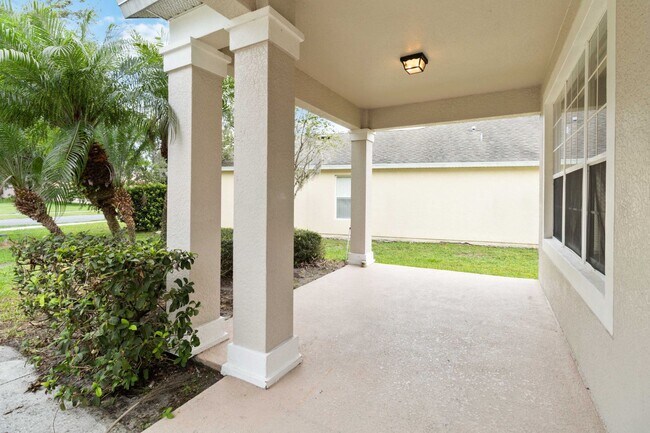 Building Photo - MOVE-IN SPECIAL- Nice 3/2 with Bonus Room in Oak Hammock Preserve