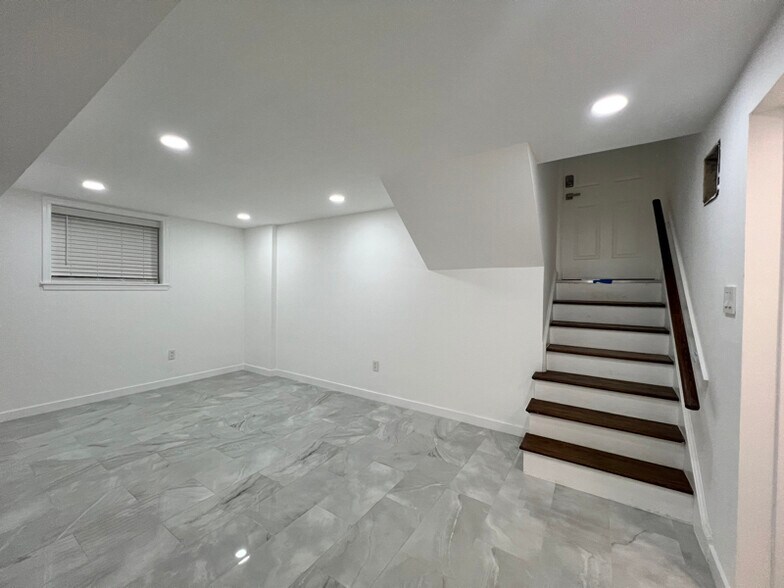 Building Photo - 706 S Greenthorn Ave