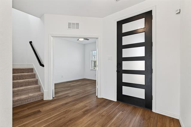 Building Photo - 2325 Myrtle Wy