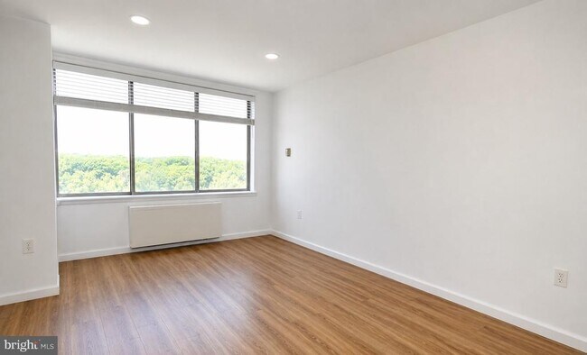 Building Photo - 10201 Grosvenor Pl