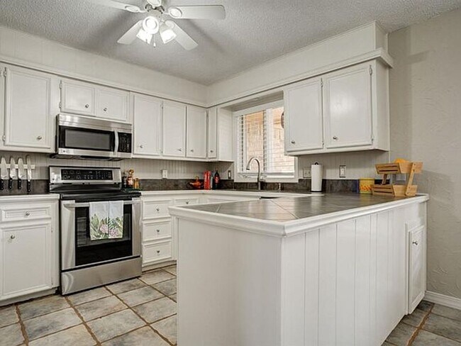 Building Photo - Southwest Lubbock Home