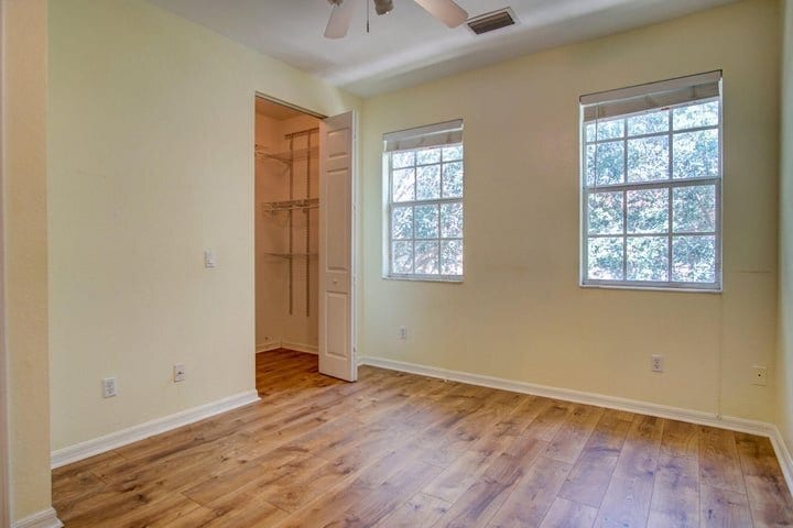 Building Photo - 1020 E Longport Cir