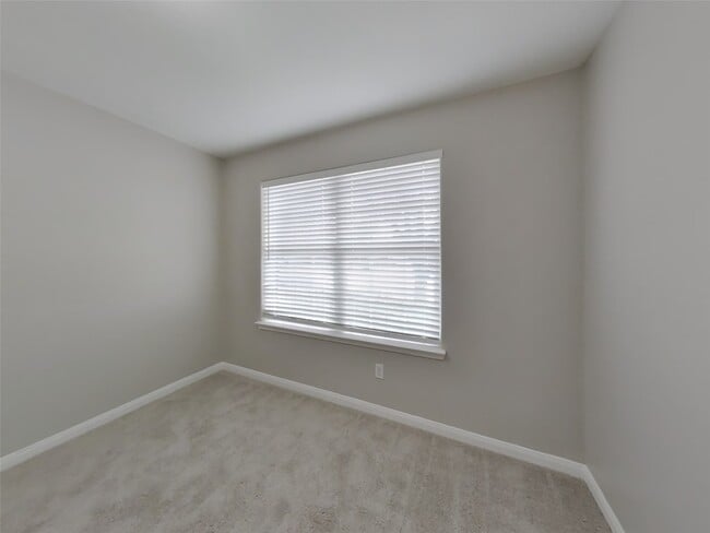 Building Photo - 815 Marigold Rd