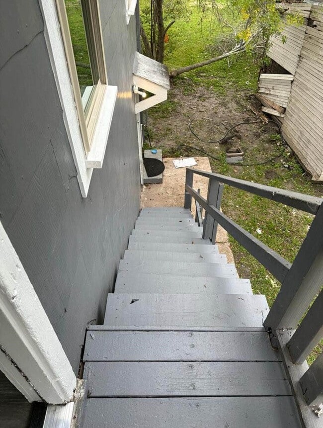 Building Photo - 702 Rosedale St