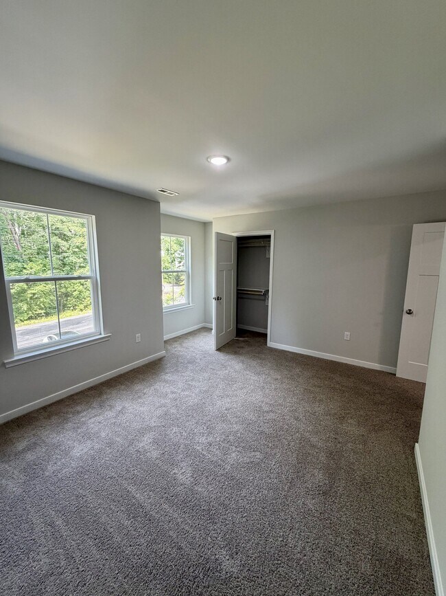 Building Photo - 401 Birdie Rd