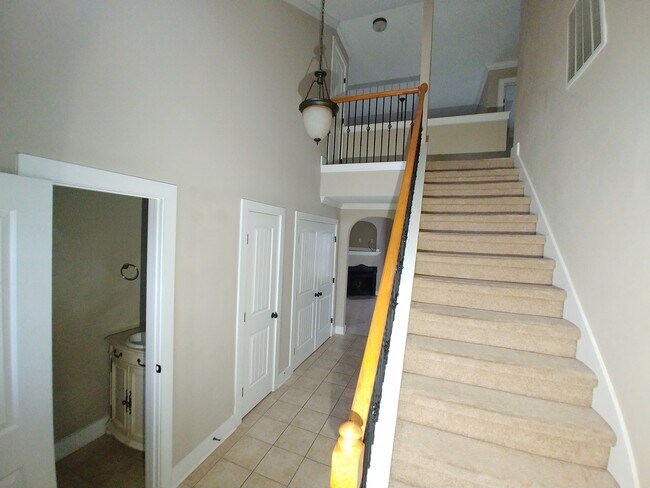 Building Photo - 2000 Rossburg Pl