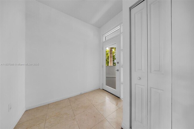 Building Photo - 7914 Harbor Island Dr