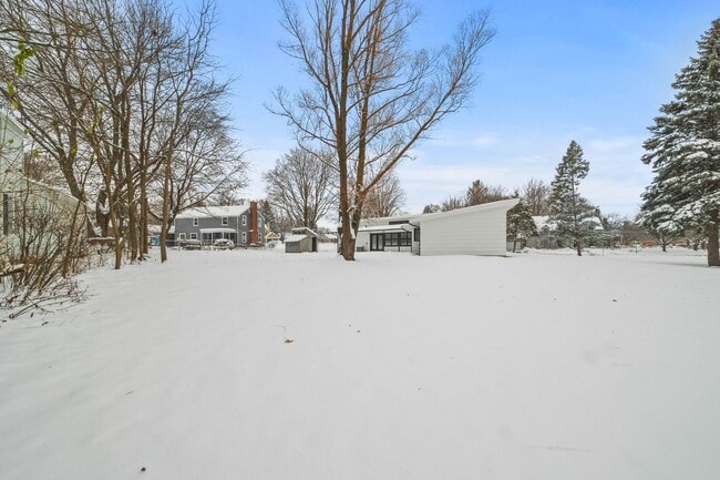 Building Photo - 246 Miller Ave