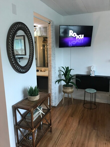 Building Photo - 6850 Blue Heron Blvd