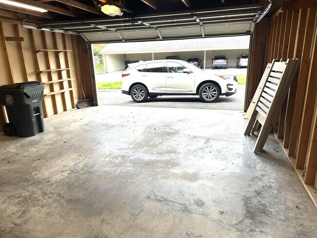 Building Photo - 1136 Turkey Foot Rd
