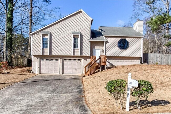 Building Photo - 4049 Leicester Dr NE