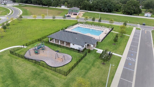 Building Photo - 12195 Stirrup Dr