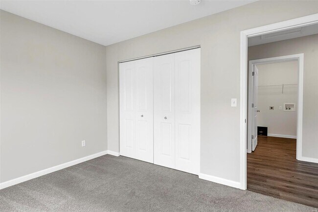 Building Photo - 4602 Siesta Dr