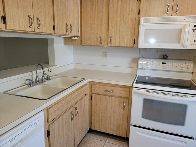 Building Photo - 2932 Stillwell Ct