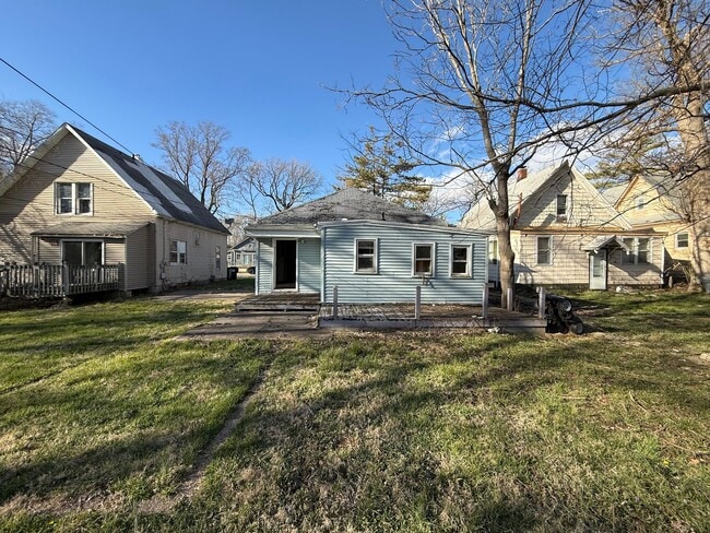 Building Photo - 803 E Whitmer St