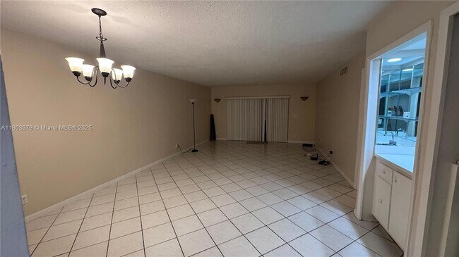 Building Photo - 227 Lakeview Dr
