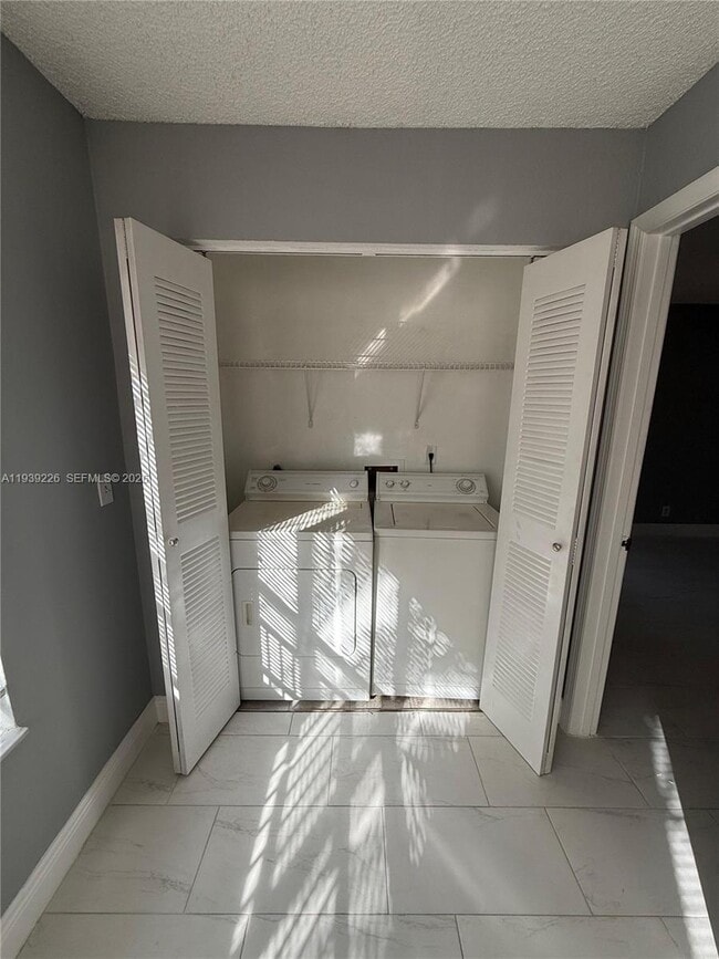 Building Photo - 3450 Pinewalk Dr N