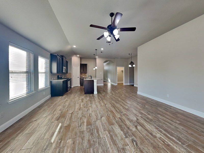 Building Photo - 900 McLynn Ct