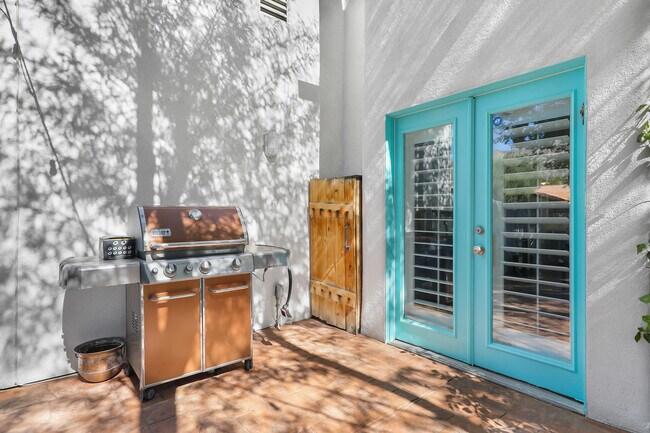 Building Photo - 53980 Avenida Mendoza