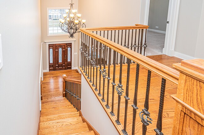 Building Photo - 361 S Elm St