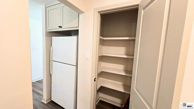 Building Photo - 923 Fortune Dr