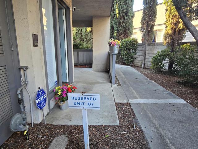 Building Photo - 2135 E Valley Pkwy