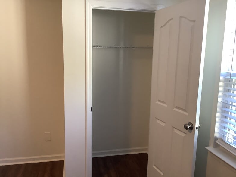 Building Photo - 3749 Sipes Ln