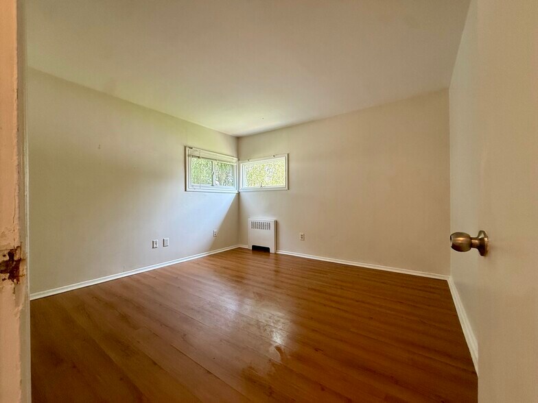 lower bedroom - 8 Connell Cir