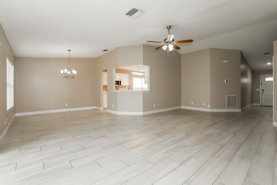 Building Photo - 1138 Hardwood Dr