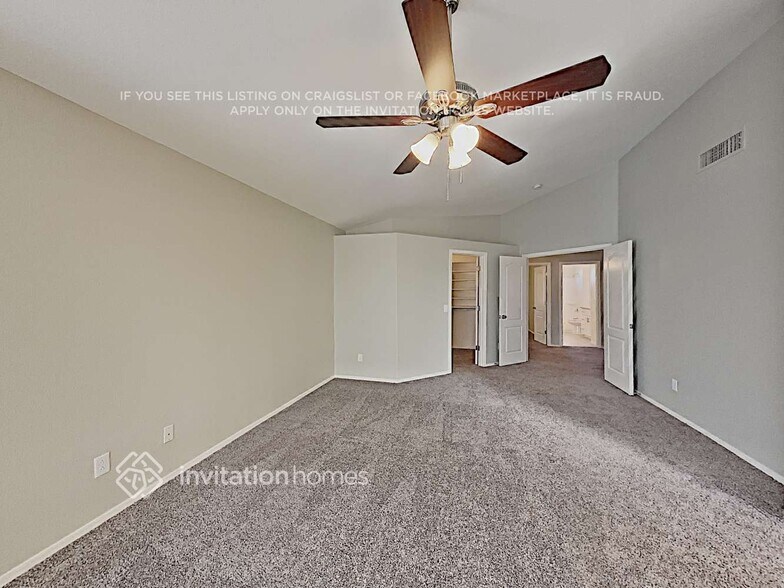 Building Photo - 605 E Devon Dr