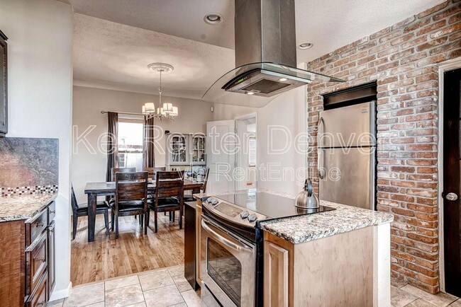 Primary Photo - 12 E Quincy Ave