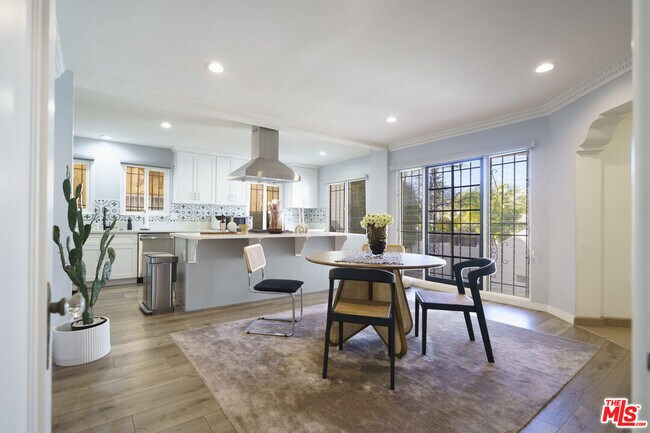 Building Photo - 1032 Masselin Ave