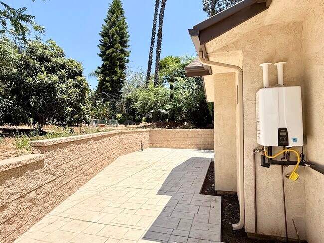 Building Photo - 1522-30 Falda Del Cerro Ct