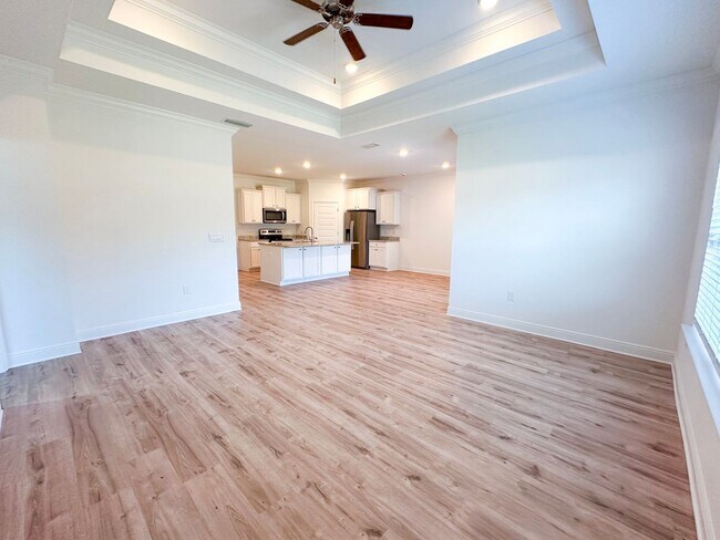 Building Photo - Single story 4 bedroom 2 bath home in Pres...