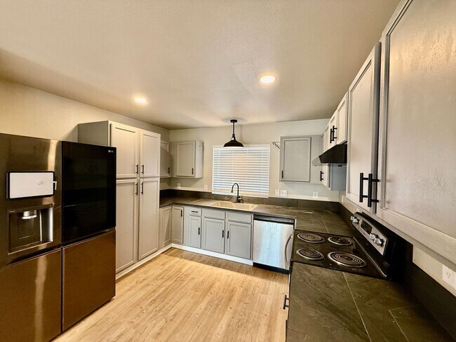Building Photo - 4631 Fencer Rd