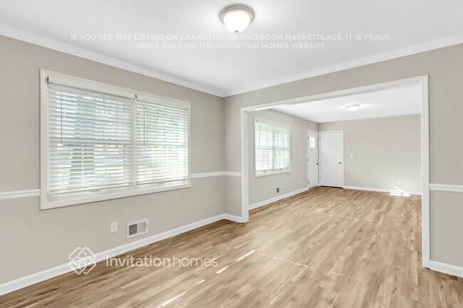 Building Photo - 3782 Lake Dr SE