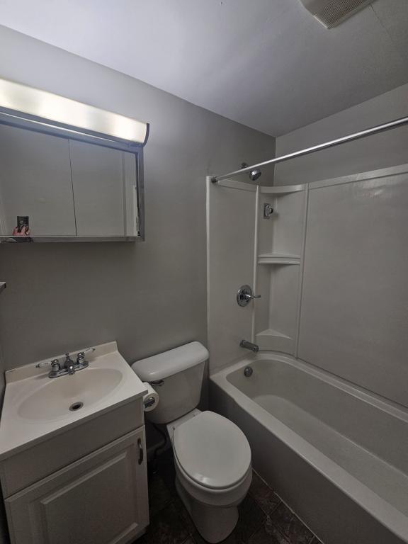 Building Photo - 630 N Poplar St