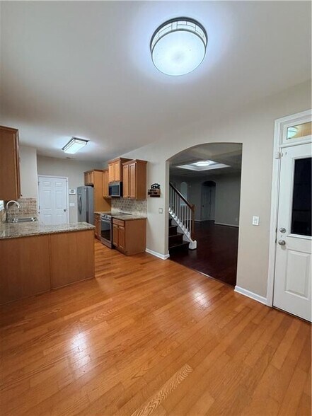 Building Photo - 2118 Newbury Oaks Dr