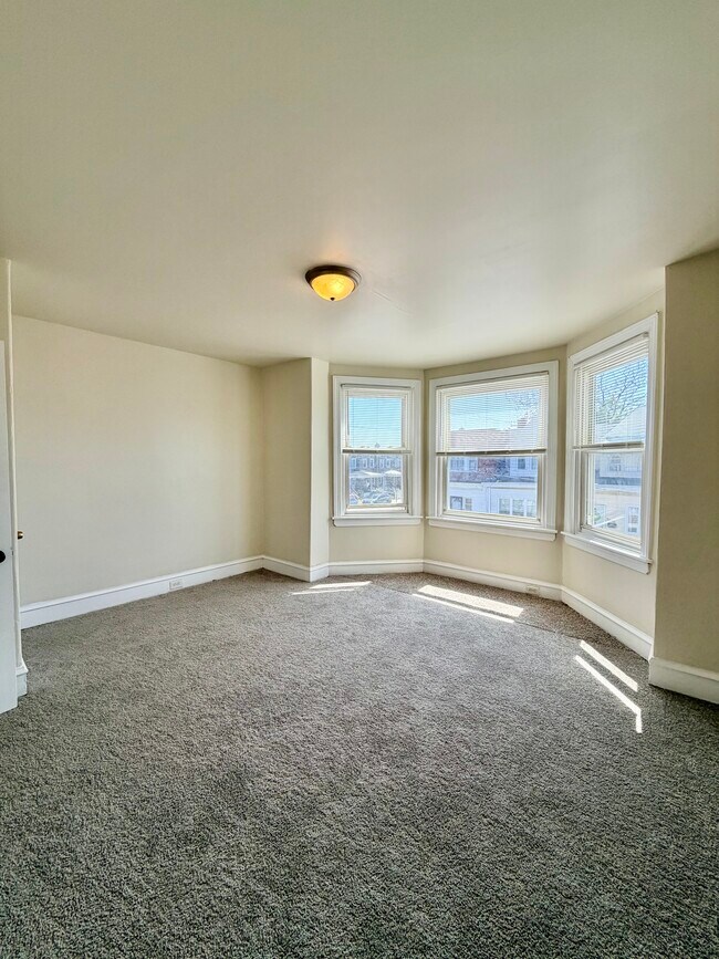 Building Photo - 2657 Bonnaffon St